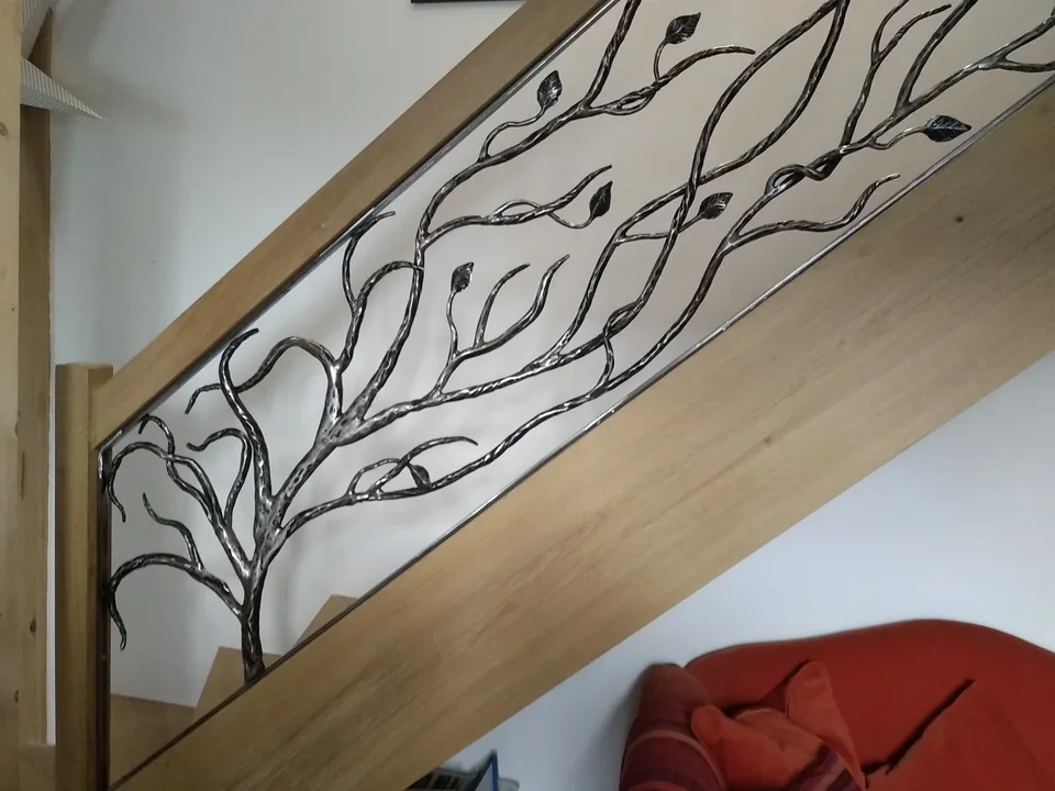 Rampe en fer forgé aux motifs végétaux